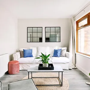 https://family-town-house.belfasthotelsireland.com