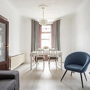 https://central-belfast-town-house.belfasthotelsireland.com